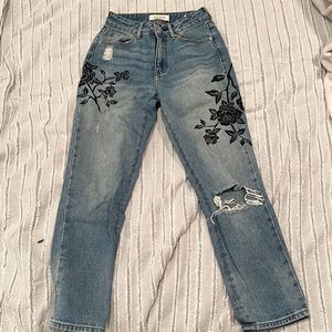 high waisted blue pacsun mom jeans with black flower embroidery 23 size waist